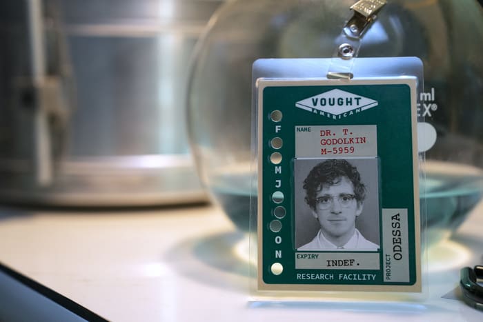 Ethan Slater (Thomas Godolkin). Photo Credit: Jasper Savage/Prime Copyright: Amazon MGM Studios.