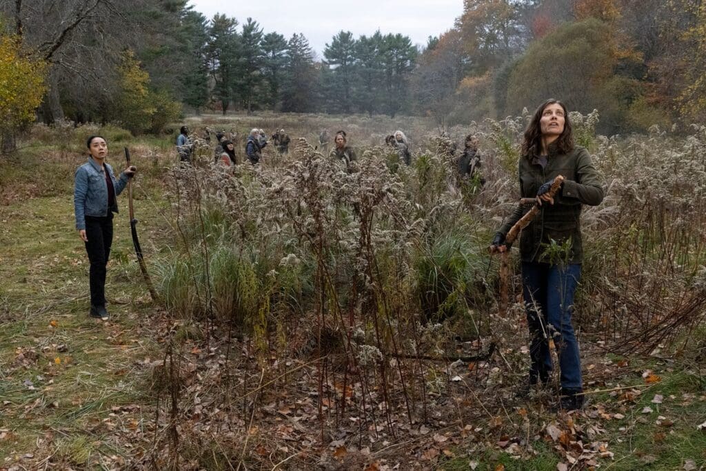 Aimee Garcia as Renata & Lauren Cohen as Maggie in 'The Walking Dead: Dead City' Season 3. Image courtesy of Robert Clark/AMC.